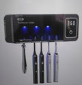 Zahnbürstenhalter mit UV-Sterilisator