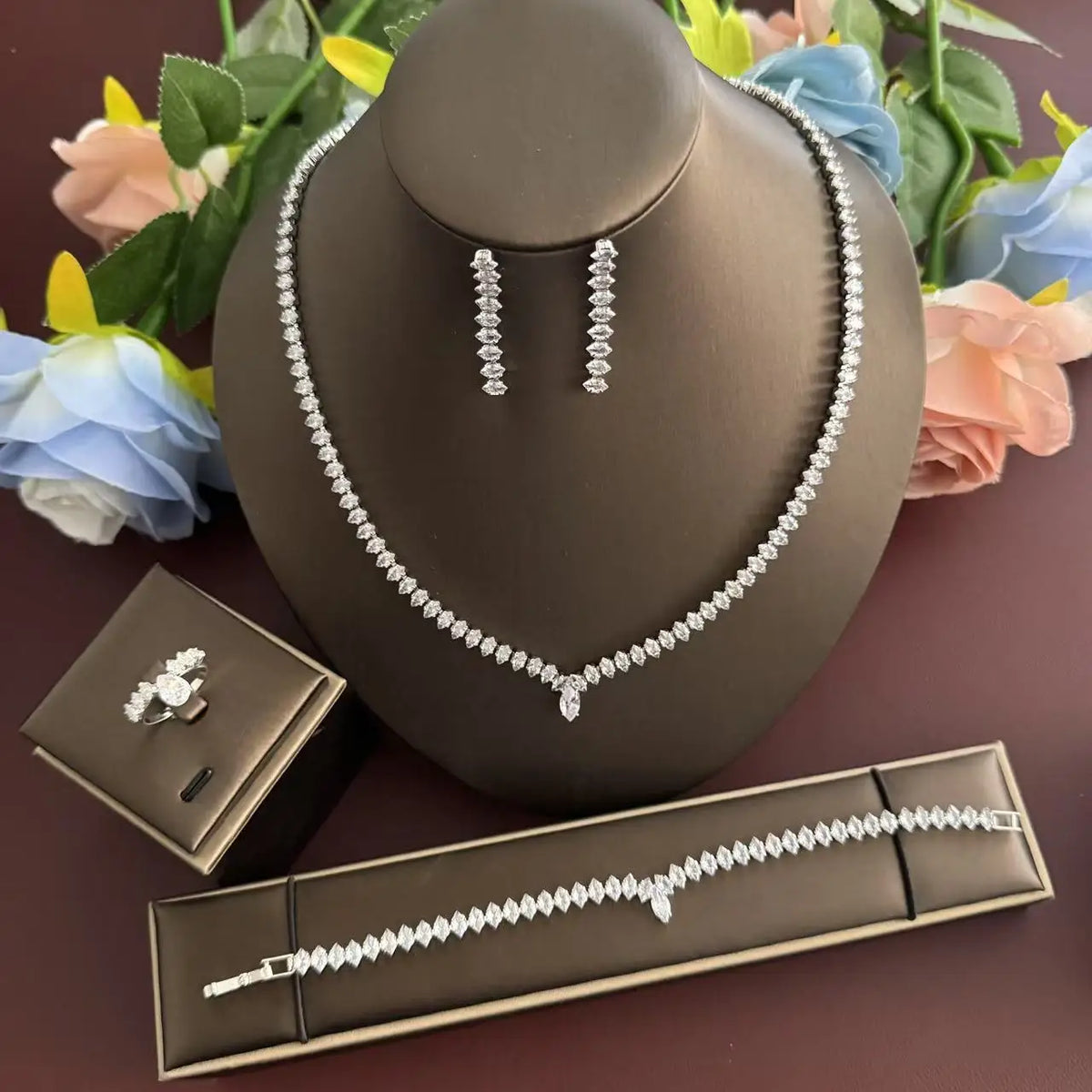 Fashion Jewelry Set Women's Zircon New Four Piece Rhinestone Set With Diamond Accessories Suitable for Daily Wear