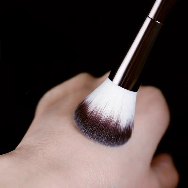 👉 Doppelseitiger Make-up Pinsel für Puder & Foundation