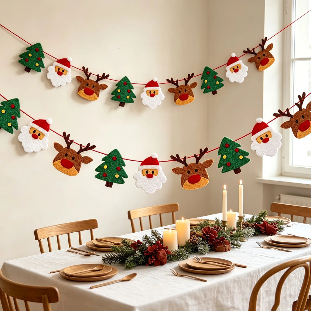 Weihnachts-Filzgirlande mit Weihnachtsmann & Rentieren – Festlicher Wandschmuck