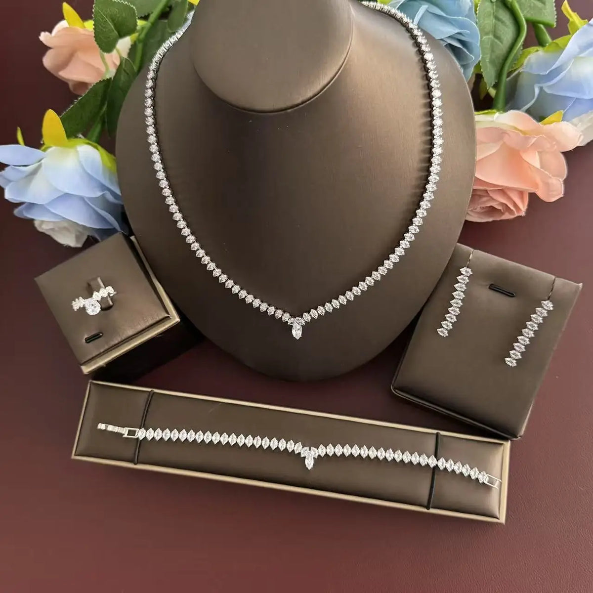 Fashion Jewelry Set Women's Zircon New Four Piece Rhinestone Set With Diamond Accessories Suitable for Daily Wear