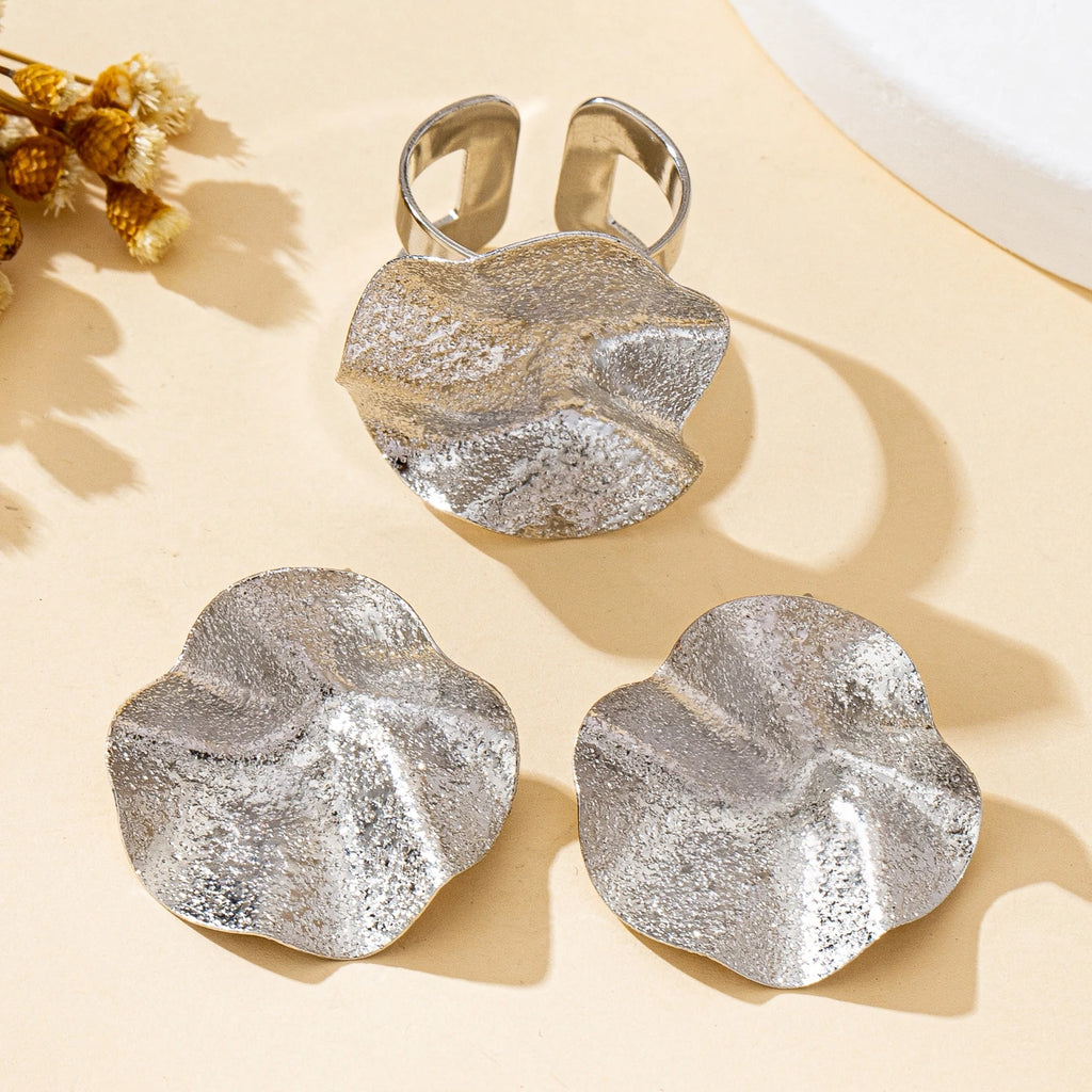 A Set of Women's Jewelry: Irregular Geometric Shapes, Fashionable and Simple Earrings and Ring Set, Suitable for Daily Wear and Vacation Wear