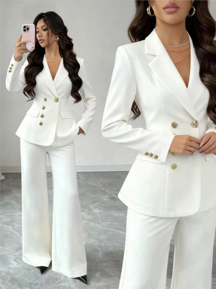 Elegantes zweiteiliges Set für Damen mit weißem Blazer, Herbst-Winter-Look, Revers, langen Ärmeln und schmaler Passform, dazu eine Hose mit weitem Bein – fürs Büro und die Freizeit