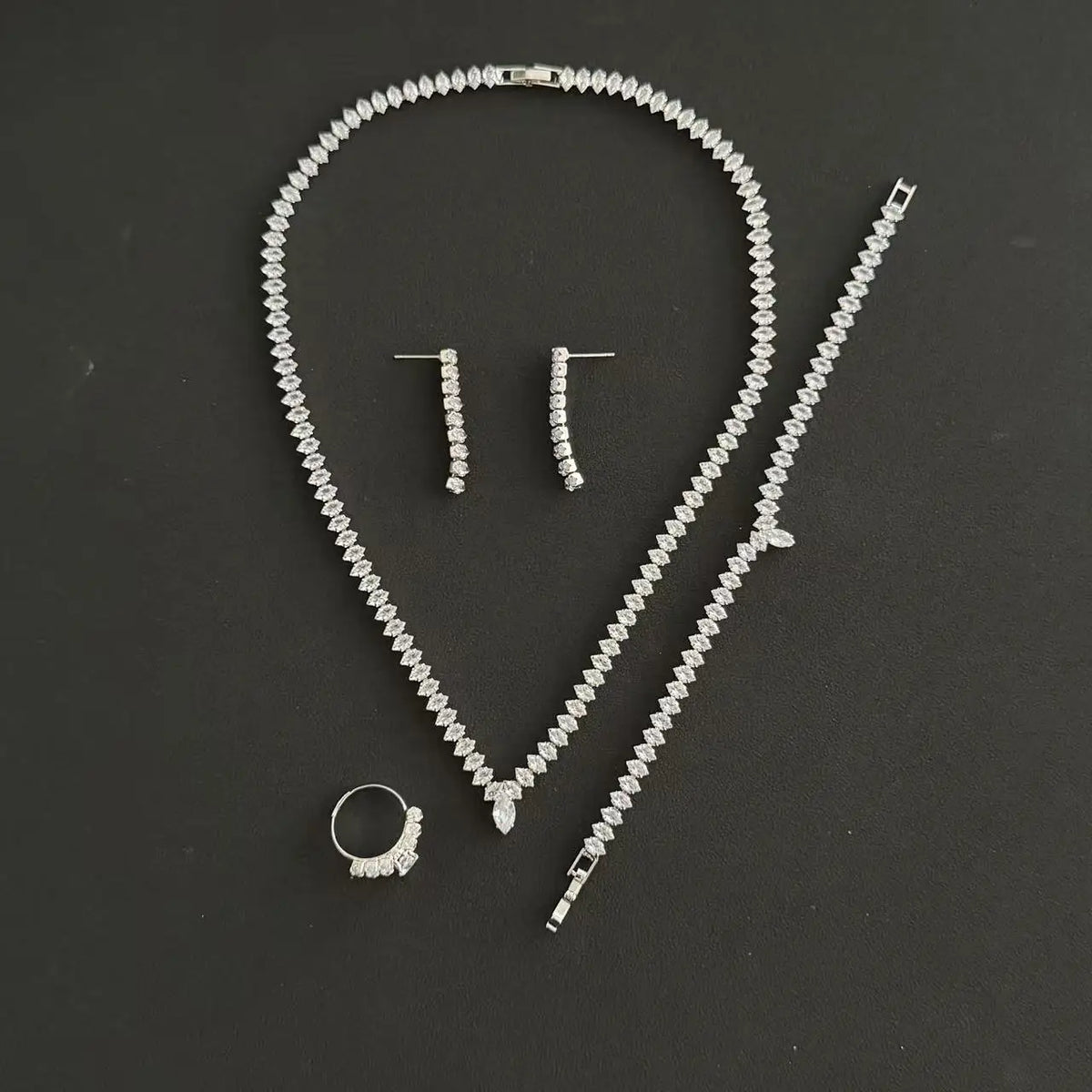Fashion Jewelry Set Women's Zircon New Four Piece Rhinestone Set With Diamond Accessories Suitable for Daily Wear