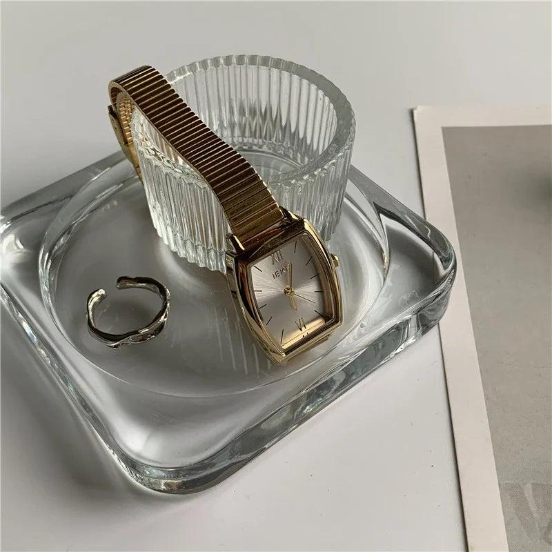 Minimalist Ladies Quartz Wristwatch for Women And Girls Simple Silver Gold Stainless Steel Strap Elegant Fashion Accessory