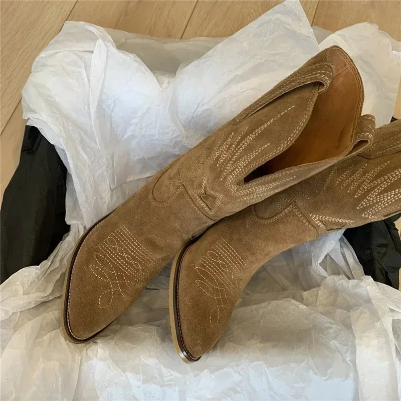 Women Western Boots 2025 Autumn Winter Embroidery Flower Women Ankle Boot Fashion Women Shoes Pointed Toe Cowboy New Retro Botas