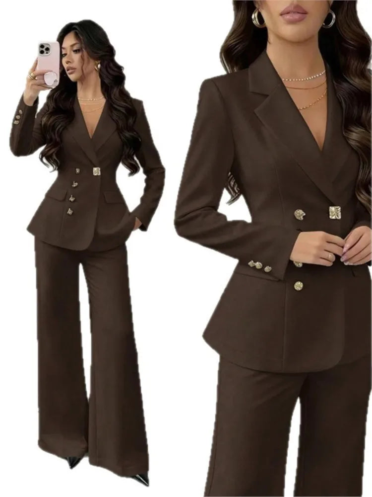 Elegantes zweiteiliges Set für Damen mit weißem Blazer, Herbst-Winter-Look, Revers, langen Ärmeln und schmaler Passform, dazu eine Hose mit weitem Bein – fürs Büro und die Freizeit