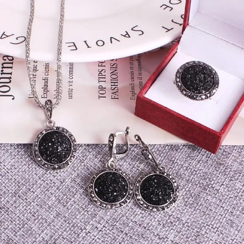 1. Women's Black Alloy Jewelry Set Round Crushed Stones Stylish Design for Wedding Party Birthday Gift for Girls
2. 1 Set Black