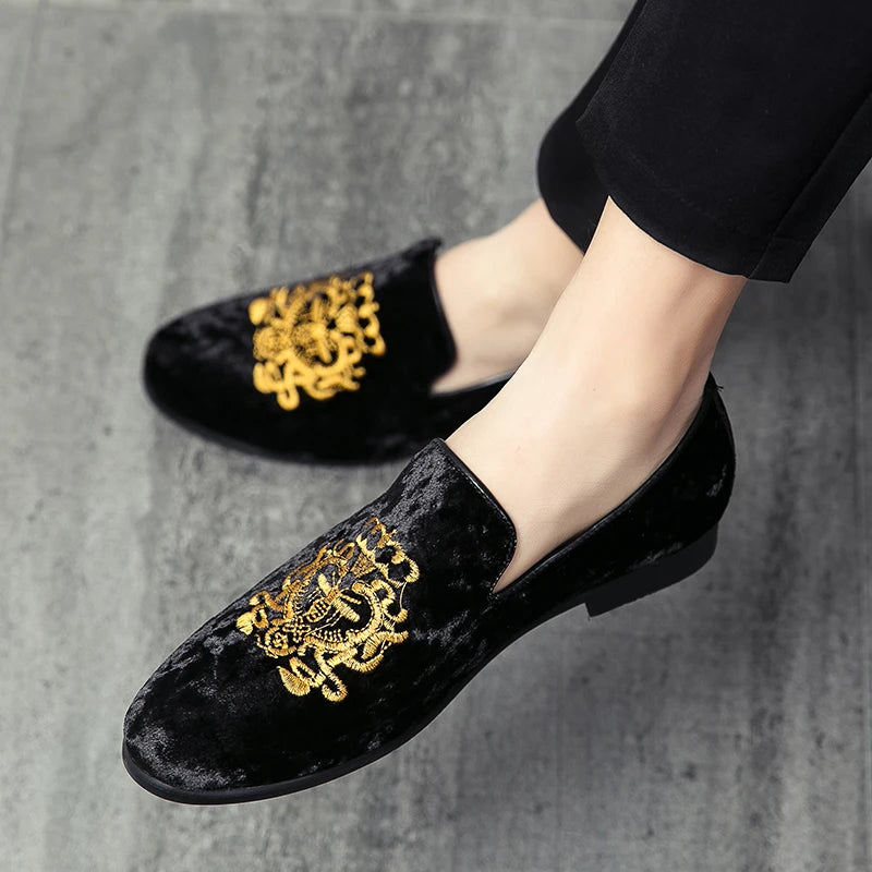2022 Wedding Dress Shoes Casual Men Loafers New Big Size Lazy Peas shoes Embroidery Moccasins Shoes Suede Leather shoes Zapatos