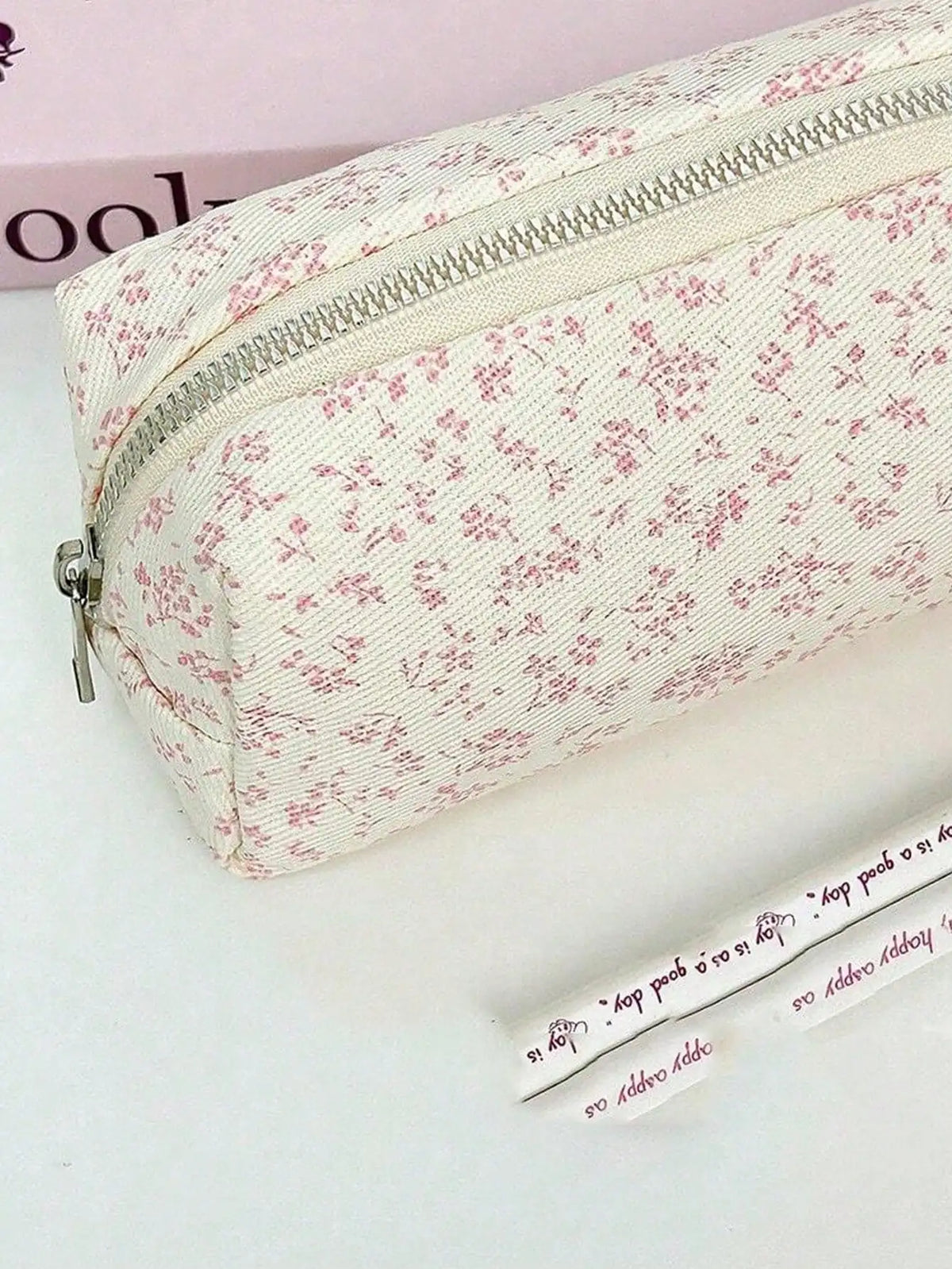 Ästhetisches Federmäppchen mit Blumenmuster