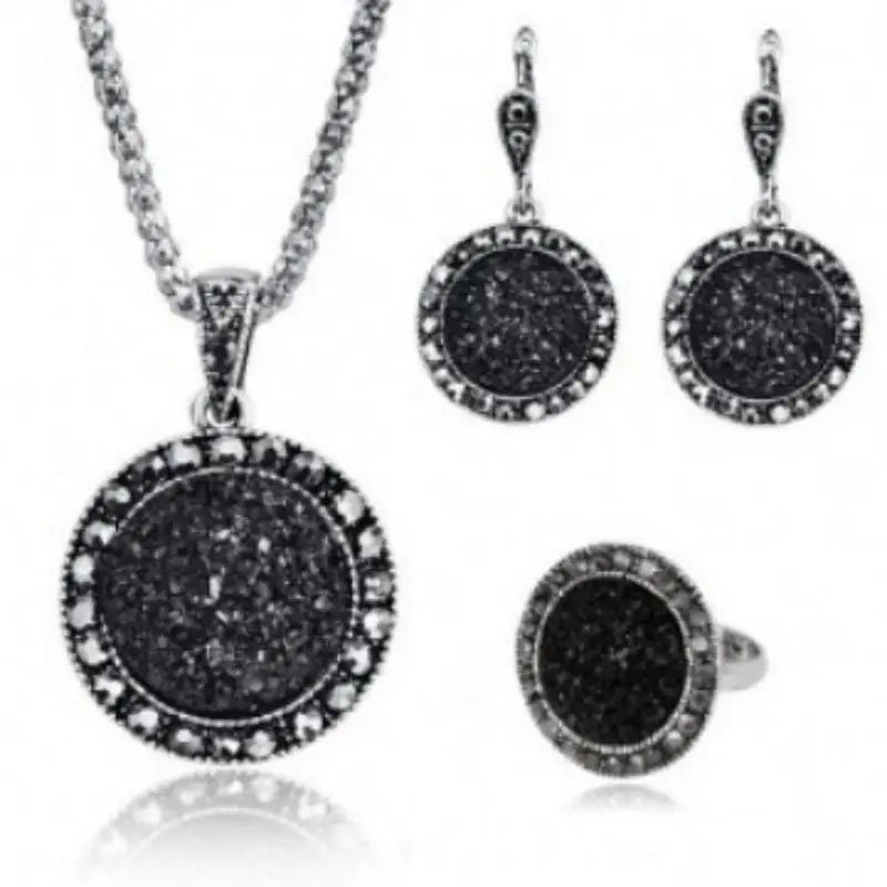 1. Women's Black Alloy Jewelry Set Round Crushed Stones Stylish Design for Wedding Party Birthday Gift for Girls
2. 1 Set Black