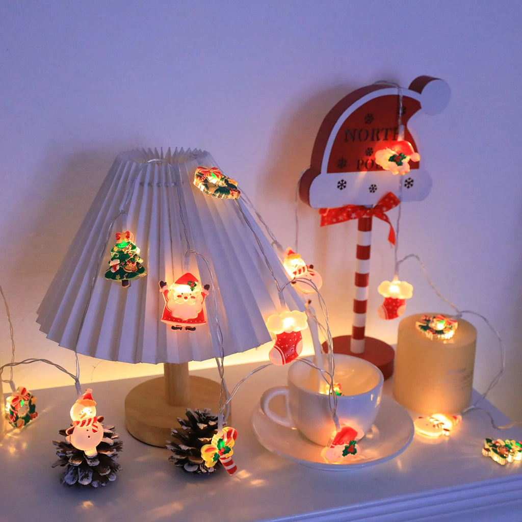 Weihnachtslichterkette mit festlichen Motiven