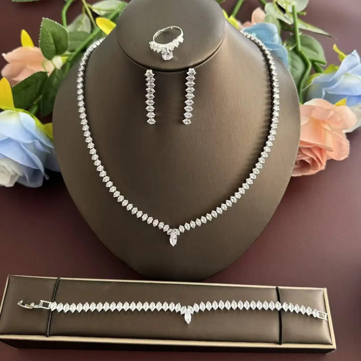 Fashion Jewelry Set Women's Zircon New Four Piece Rhinestone Set With Diamond Accessories Suitable for Daily Wear