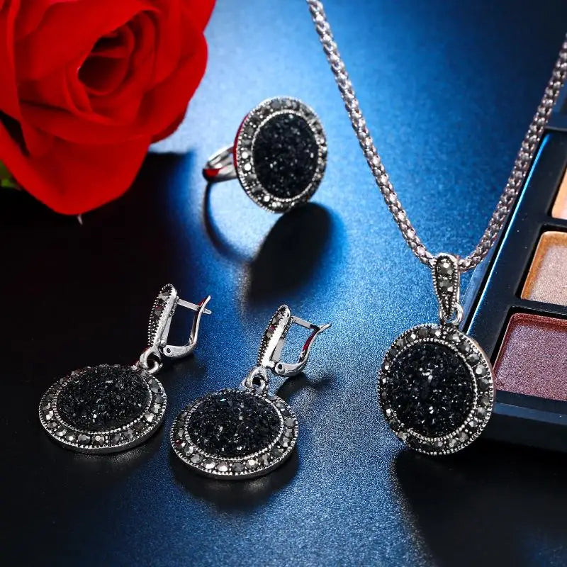 1. Women's Black Alloy Jewelry Set Round Crushed Stones Stylish Design for Wedding Party Birthday Gift for Girls
2. 1 Set Black