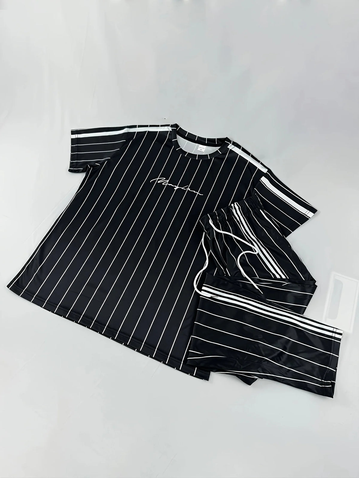 A New Summer 2025 Streetwear Men's Set Featuring Simple Casual Fashionable Sporty and Comfortable 3D Vertical Letter Prints