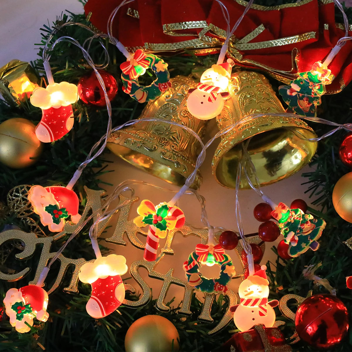 Weihnachtslichterkette mit festlichen Motiven