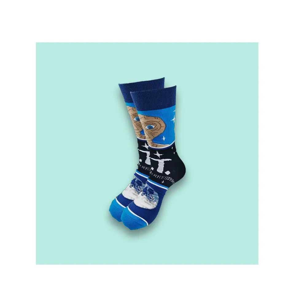 Wholesale and retail all kinds of fashion cartoon men's socks in spring and autumn wear warm and comfortable socks.